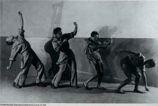 BIOMECÁNICA: ESTUDIO DE MEYERHOLD — “LANZANDO LA PIEDRA”