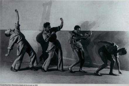 BIOMECÁNICA: ESTUDIO DE MEYERHOLD — “LANZANDO LA PIEDRA”