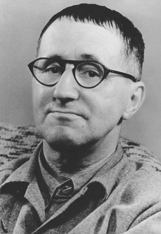 Autores teatrales: Madre Coraje y sus hijos, de Bertolt Brecht