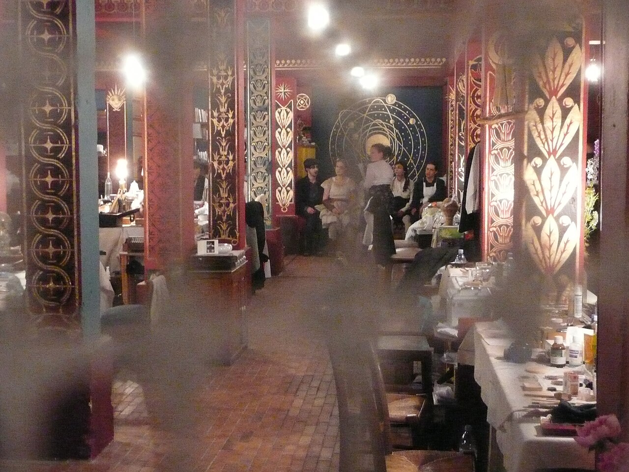 Backstage de la Cartoucherie del Theatre du Soleil
