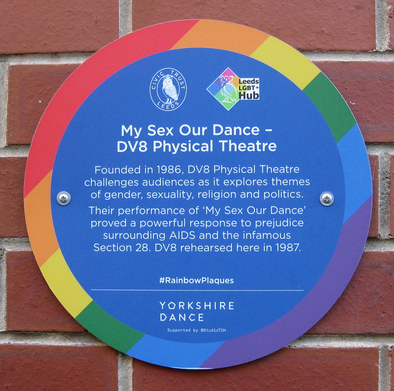 Placa conmemorativa de DV8 Physical Theatre en Londres