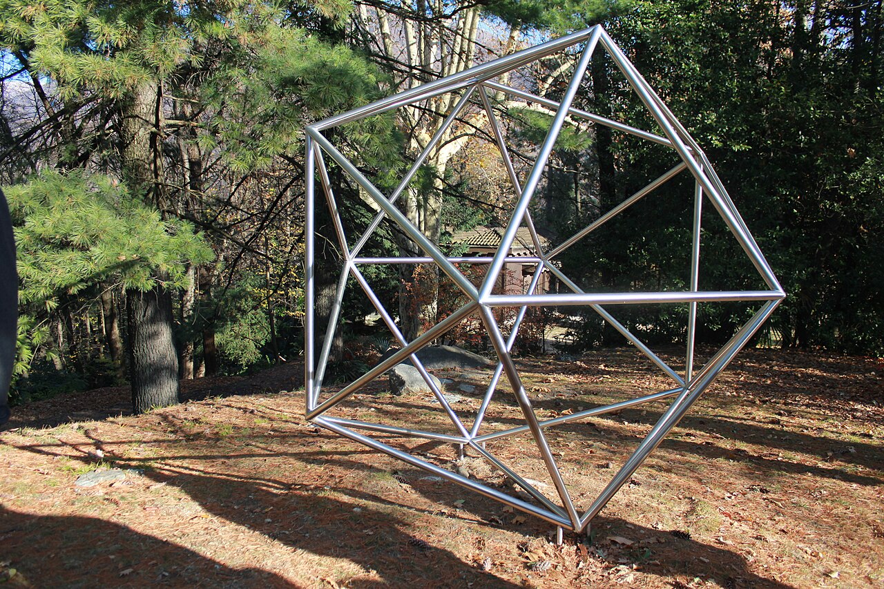 Icosaedro metálico utilizado para el estudio del movimiento de Laban en Monte Verità