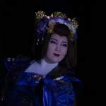 Fotografía de un actor de teatro Kabuki con maquillaje tradicional Kumadori