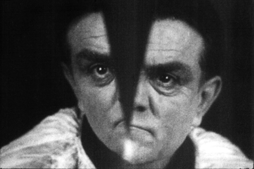 Fotograma original de la pelicula surrealista La caracola y el clerigo