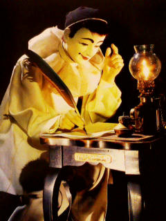 Mimo Charles Deburau caracterizado como Pierrot escribiendo en una fotografía de Nadar