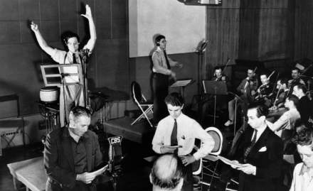 10 Razones para Hacer Teatro: Beneficios para tu Vida y Expresión