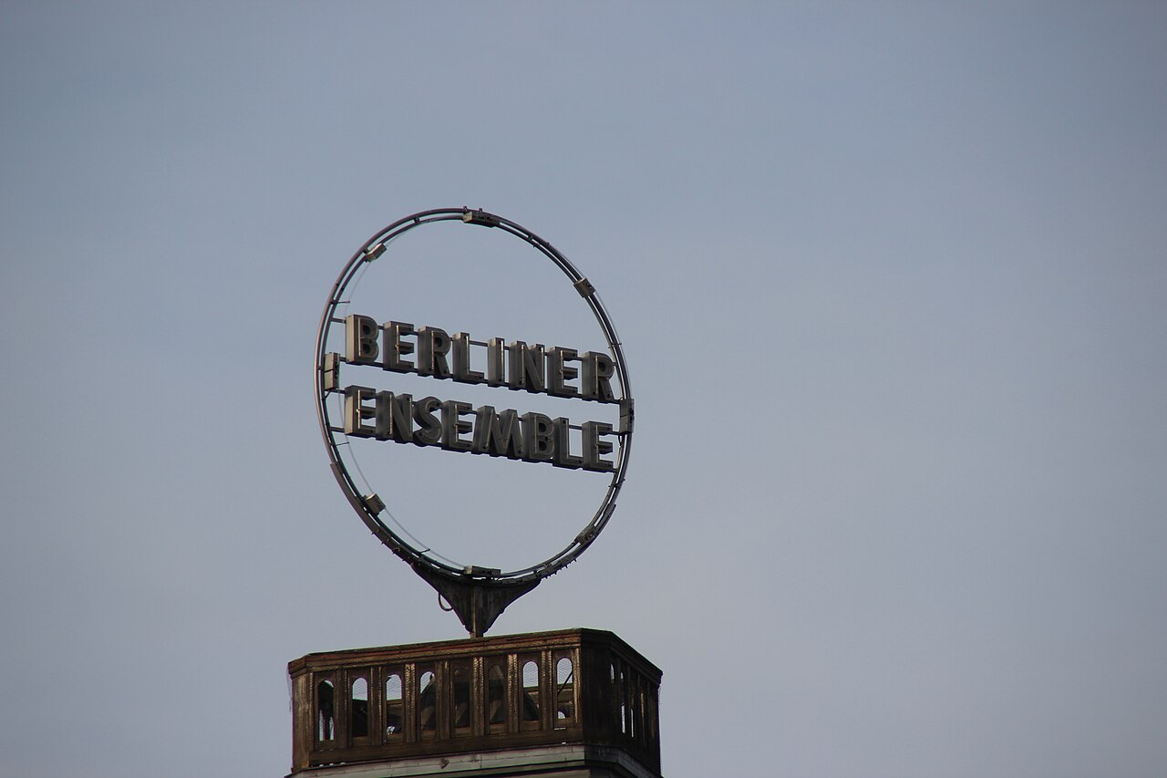 Edificio del teatro Berliner Ensemble de Bertolt Brecht en Berlin