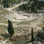 Fotografía de las ruinas arqueológicas del Teatro de Dioniso en Atenas, Grecia, cuna y origen del teatro occidental